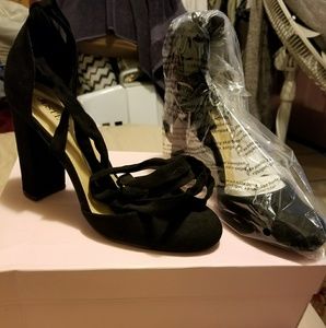 Black Pumps Size 8